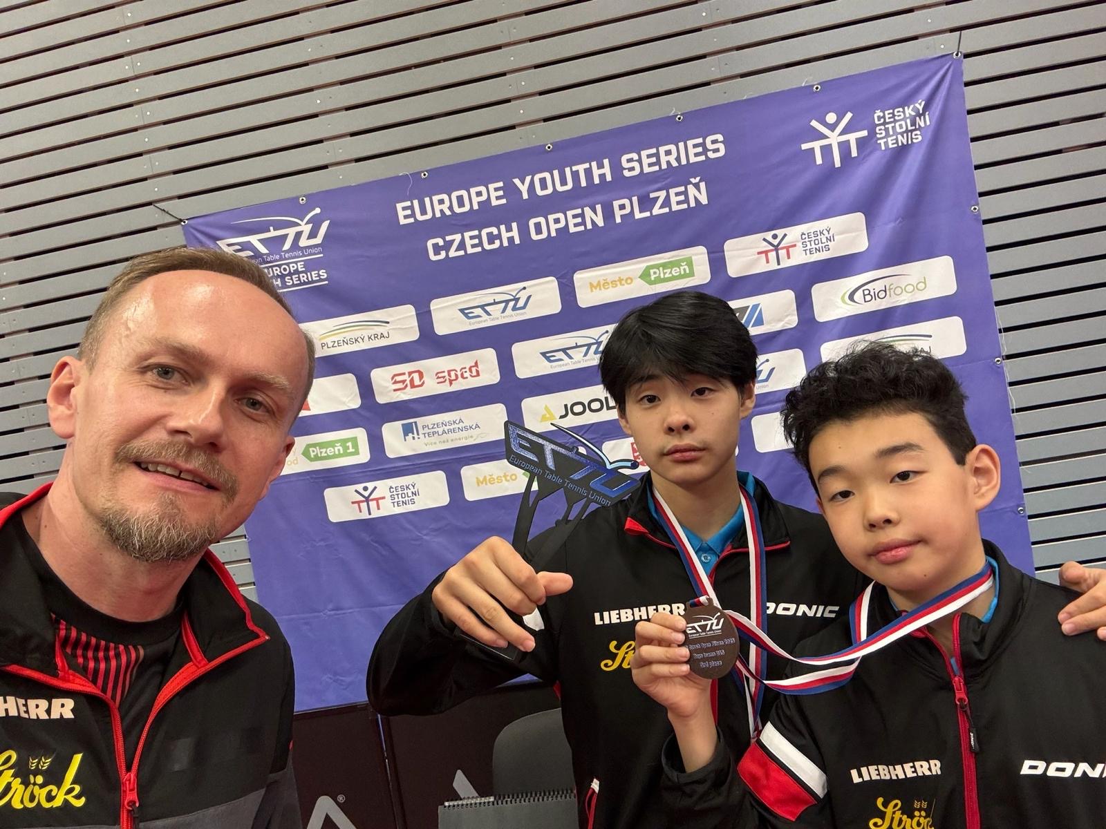 Sung &amp; Seung bei Czech Open am Podest!